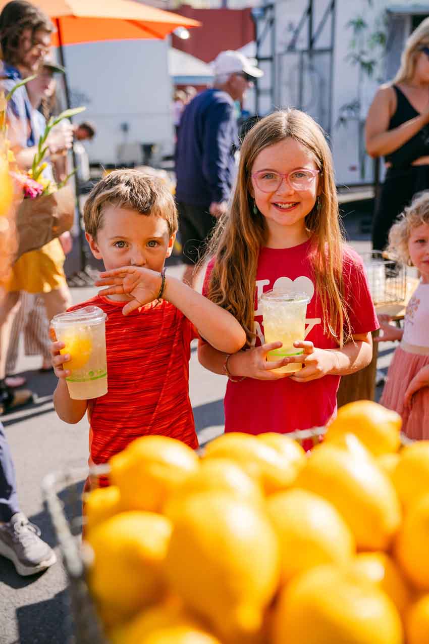 kids-drinking-lemonade.jpg